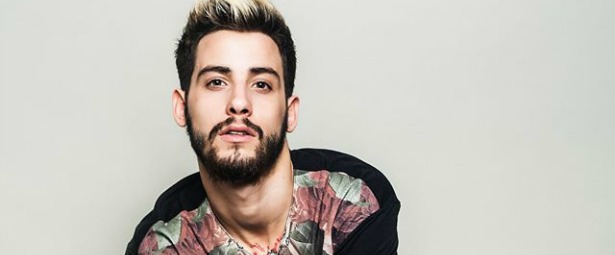 "Ταξιδιώτης"| Με ποιο γνωστό παρουσιαστή συνεργάζεται ο Αναστάσιος Ράμμος στο νέο του τραγούδι;