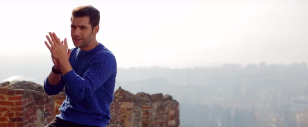 "Βάλε" | Ο Πέτρος Ιακωβίδης παρουσιάζει το νέο του τραγούδι και video clip!