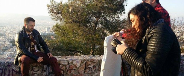 Backstage φωτογραφίες από τη φωτογράφηση του Νίκου Απέργη!