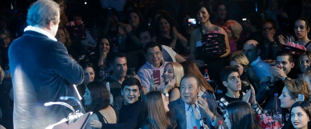 Ο Τόλης Βοσκόπουλος σε σπάνια έξοδο του διασκέδασε στην Ιερά Οδό!