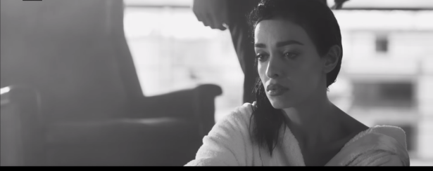 "Δεν σου χρωστάω αγάπη" | Δείτε το νέο ασπρόμαυρο video clip της Ελένης Φουρέιρα!