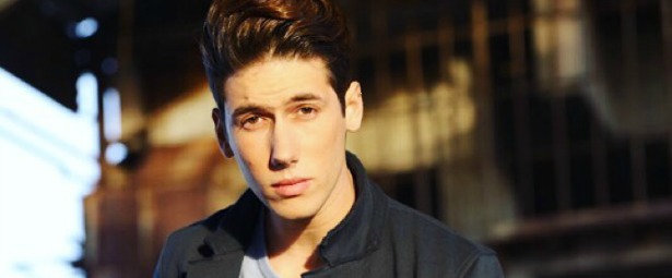 "Να γελάς"| Το πρώτο solo single του Jimmy Gian είναι γεγονός!