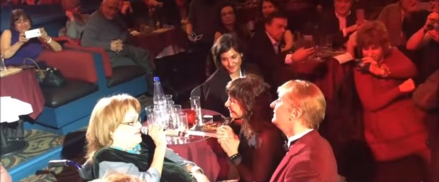 Μαίρη Χρονοπούλου και Κωνσταντίνα τραγουδούν "Του αγοριού απέναντι"!