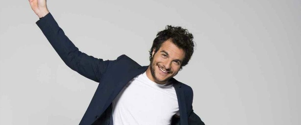 Amir | Ο Γάλλος εκπρόσωπος της Eurovision τραγουδάει Νίκο Βέρτη!