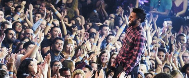 Ο Jason Derulo παρουσίασε το νέο του single στα iHeartRadio Music Awards 2016!