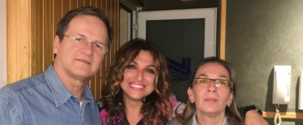 Η Ζωή Παπαδοπούλου τραγουδά Χρήστο Νικολόπουλο και Λίνα Νικολακοπούλου!