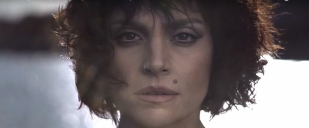 "Ως Κι Οι Θάλασσες" | Δείτε το νέο video clip της Ελεωνόρας Ζουγανέλη!