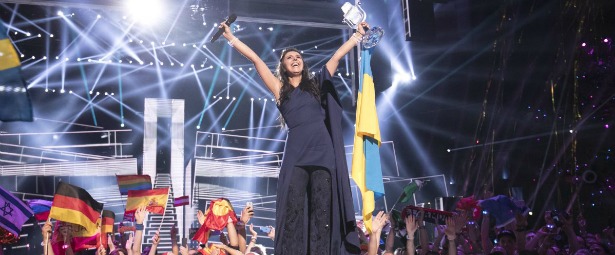 Eurovision 2016| Η Jamala κερδίζει για την Ουκρανία με το... σκοτεινό "1944"!