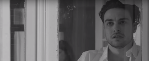 "Στάσου" | Ο Άρης Μακρής μας παρουσιάζει το πρώτο του solo single και video clip!