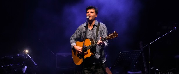 Ο « μπάσταρδος γιος »...on tour | Το πρόγραμμα της περιοδείας του Φοίβου Δεληβοριά!