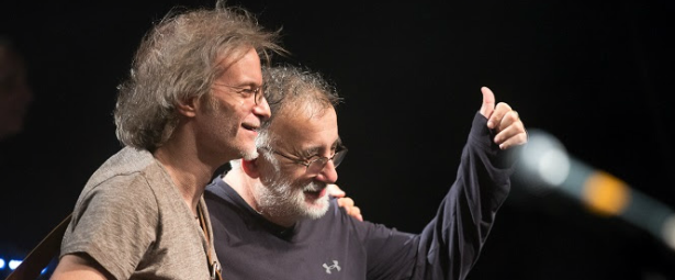 Ο Θάνος Μικρούτσικος και ο Μίλτος Πασχαλίδης τραγουδούν για την Άκτ-ειν στο Βεάκειο Θέατρο 13/7!