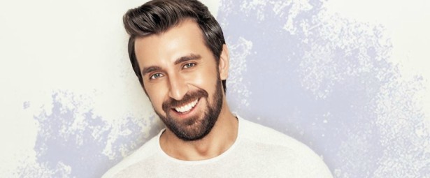 "Μαζί δεν κάνουμε" | Ακούστε το νέο τραγούδι του Θάνου Πετρέλη!