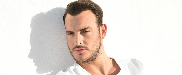 "Μ' ακούς"| Πάρτε μια γεύση από το νέο τραγούδι του Σάκη Αρσενίου!