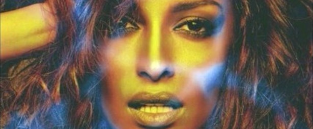 Ελένη Φουρέιρα | Δείτε την να ερμηνεύει live το νέο της τραγούδι "Τι Κοιτάς"!