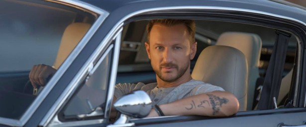 Κώστας Καραφώτης| Δείτε το ολοκαίνουργιο video clip του νέου του single "Μη ρωτάς"