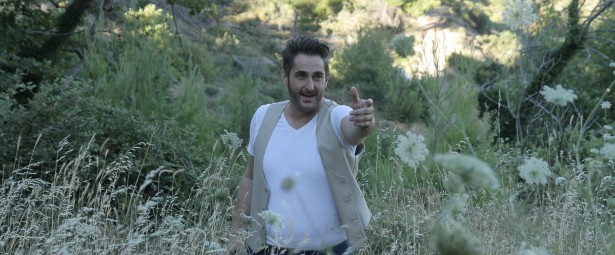 Ο Κυριάκος Κυανός ερωτεύτηκε... και το τραγουδάει | Δείτε φωτογραφίες από τα γυρίσματα του "Να μ' αγαπάς"!