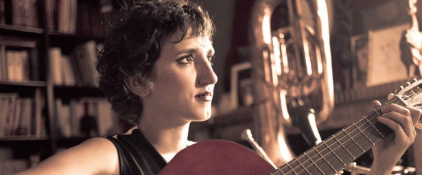 Η Μάρω Μαρκέλλου φέρνει πίσω το... "Καλοκαίρι" στο νέο της τραγούδι!