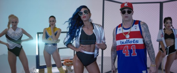 "Πιράνχας" | Η Κατερίνα Στικούδη και ο Tns συνεργάζονται και μας παρουσιάζουν το νέο τους τραγούδι!