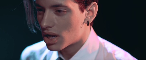 "Now or Never"| Ο Βαγγέλης Κακουριώτης στο νέο του τραγούδι & video clip!