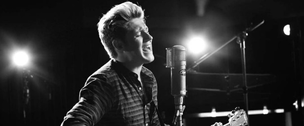 Solo ξεκίνημα και για τον Niall Horan των One Direction| Ακούστε το "This Town"!