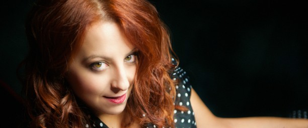 "Όση μου 'λείψε αγκαλιά" | Η Λυδία Σέρβου παρουσιάζει το νέο της τραγούδι!