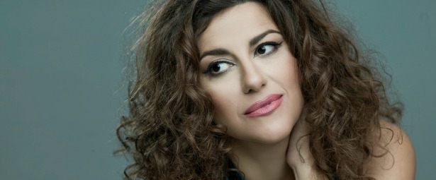 "Μια ματιά σου είδα"| Ακούστε το νέο τραγούδι της Σοφίας Παπάζογλου!