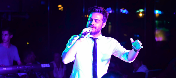 Νέο τραγούδι και video clip από τον Αλέξανδρο Ρήγα με τίτλο "Από που κι ως που"