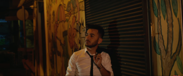 "Τα ποτήρια μας ψηλά" και... 100 χιλιάδες προβολές σε 24 ώρες για τον Κωνσταντίνο Κουφό!