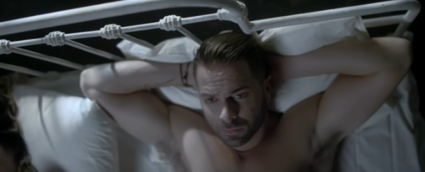 Ηλίας Βρεττός | Δείτε το νέο του video clip για το τραγούδι "Και κάτι ακόμη"!