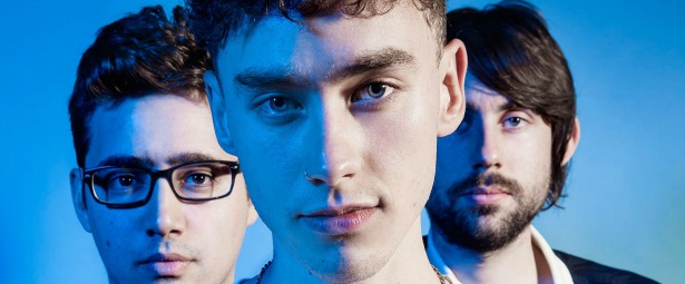 Ο Olly Alexander των Years & Years πιο λαμπερός από ποτέ στο video clip του νέου τους single "Meteorite"!