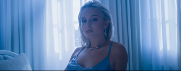 "Ain't My Fault" | Η Zara Larsson αναστατώνει στο νέο της video clip!