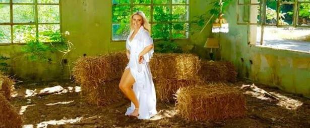 Έλενα Μπάση|Το video clip με τίτλο "Ανδρική ανωτερότητα" μόλις κυκλοφόρησε!