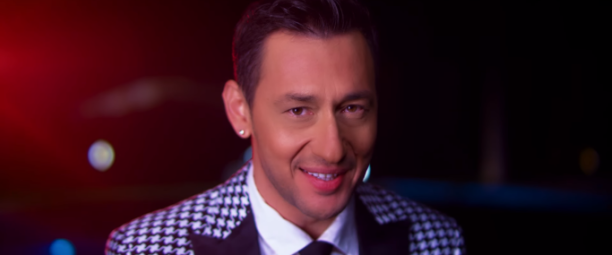 "Γύρω Γύρω Όλοι" | Δείτε το νέο video clip του Πάνου Καλίδη!