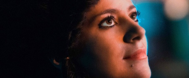 Άννα Τυρταίου| Ερμηνεύει τη διασκευή τραγουδιού του ελληνικού κινηματογράφου με τίτλο "Τις νύχτες μου μετρώ-Πάντοτε θα σε καρτερώ"