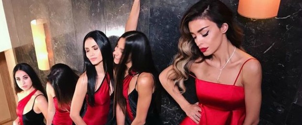 "2017 Σ' αγαπώ"| Δείτε το νέο γιορτινό video clip της Ελένης Φουρέιρα!