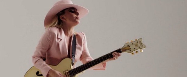 Η Lady Gaga στο νέο της συγκινητικό video clip για το "Million Reasons"!