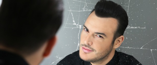 "Μη βλέπεις που γελάω"| Ο Σάκης Αρσενίου κυκλοφορεί την πρώτη του επιτυχία με την Panik Platinum!