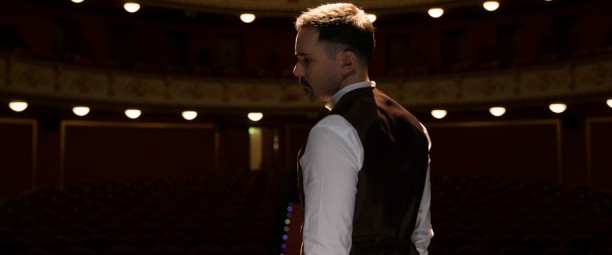 "Sometimes" | Ο Alex Economou μας παρουσιάζει το νέο του τραγούδι και video clip!