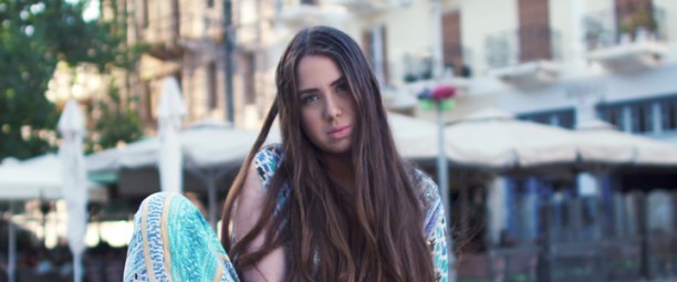 "Σε ερωτεύομαι" | Η Νικόλ Σαραβάκου παρουσιάζει το νέο της τραγούδι και video clip!