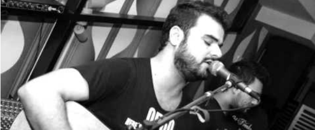 Ο Ηλίας Καμπακάκης συνεργάζεται με το συγκρότημα Άνω Κάτω για το νέο τους τραγούδι!