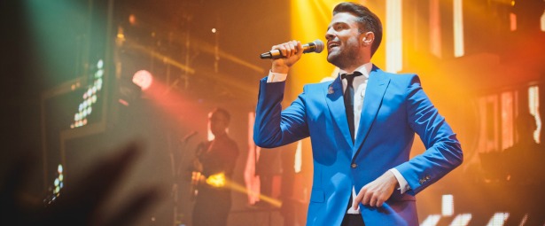 Ποιον πασίγνωστο λαϊκό ερμηνευτή υποδέχθηκε στο Fantasia ο Κωνσταντίνος Αργυρός;