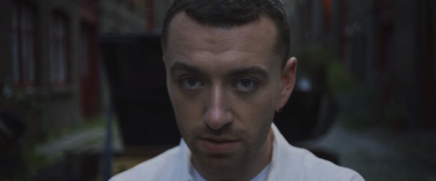 Ο Sam Smith κυκλοφορεί το video clip του νέου του single "Too good at goodbyes"!