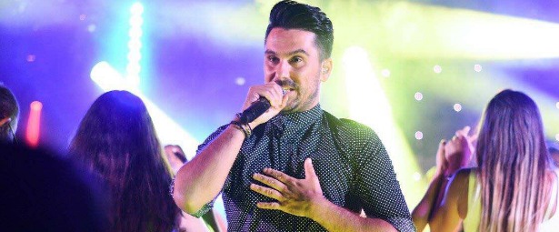 Θανάσης Βασιλάκος| Οι sold out εμφανίσεις σε Κύπρο και Θεσσαλονίκη και η νυχτερινή κάθοδος στην Αθήνα!