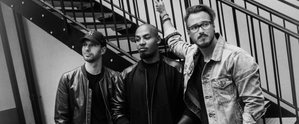 "Fireproof" | Το νέο τραγούδι των VAX έχει άρωμα Ελλάδας!