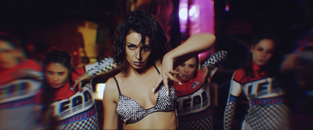 Η Ελένη Φουρέιρα έγινε "Βασίλισσα" και κυκλοφόρησε τη νέα της επιτυχία!