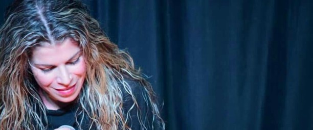 Βιολέτα Ίκαρη | Ακούστε το νέο της τραγούδι «Το μαύρο»!