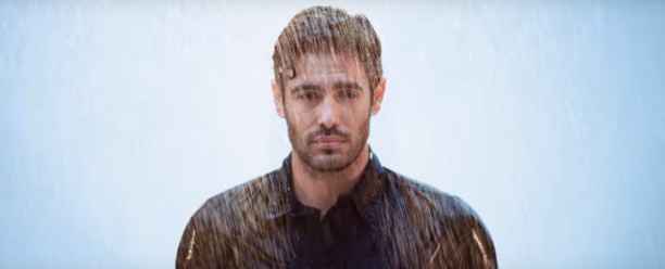 "Μέτρα"| Ο Κώστας Μαρτάκης παρουσιάζει τo πρώτο του τραγούδι και video clip με την Heaven Music!