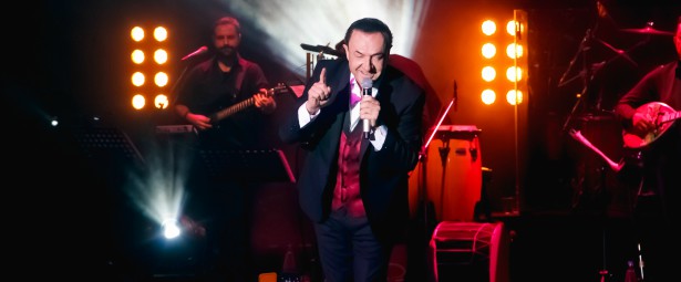 Λαμπερή sold-out πρεμιέρα για τον Λευτέρη Πανταζή στο Θέατρο Βεργίνα!