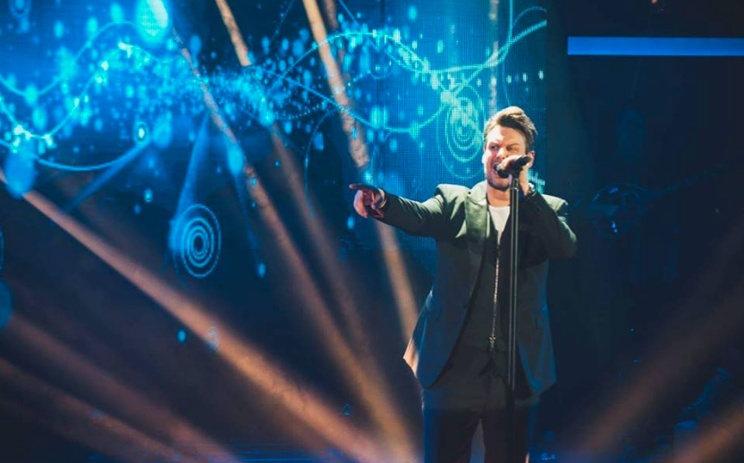 Πάνος Κιάμος: Έκανε πρεμιέρα στο Posidonio και μάγεψε το κοινό!