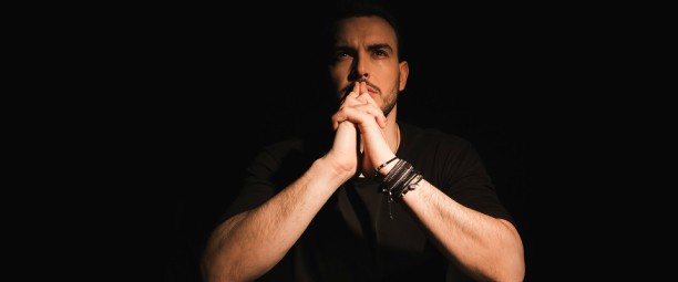 "Όσο χρόνο χρειαστείς" | Κυκλοφόρησε το νέο τραγούδι του Σάκη Αρσενίου!